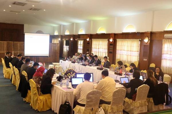 အစည္းအေဝးတက္ေရာက္လာေသာ ကိုယ္စားလွယ္မ်ား